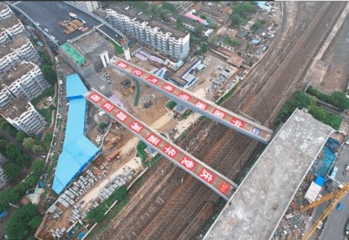 洛陽市玻璃廠路上跨隴海鐵路立交工程順利完成雙幅匝道轉體施工